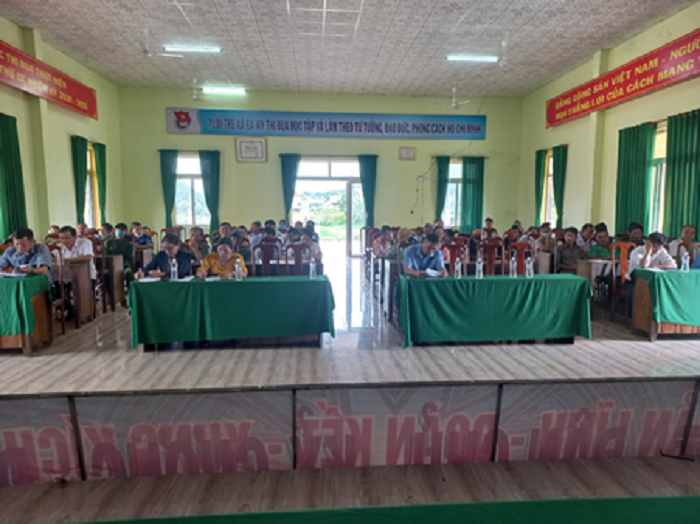 Tổ đại biểu HĐND huyện tiếp xúc cử tri tại xã Ea Wy